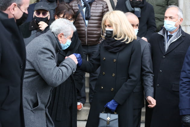 Brigitte Macron, Roselyne Bachelot, Claude Lelouch... Une messe en hommage à Robert Hossein [PHOTOS]