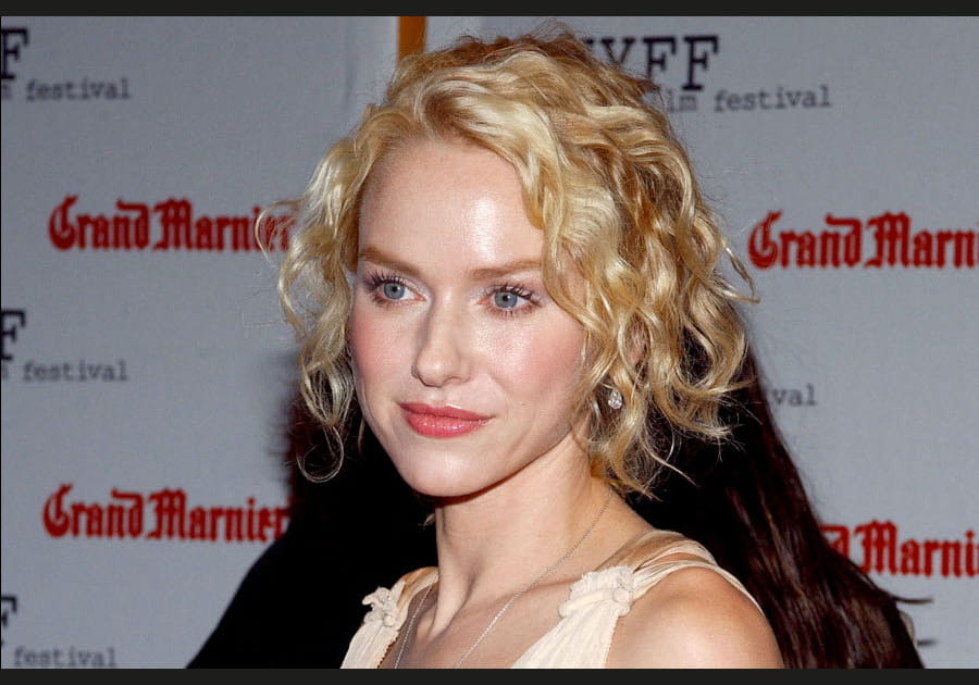Naomi Watts, somptueuse avec son look frais