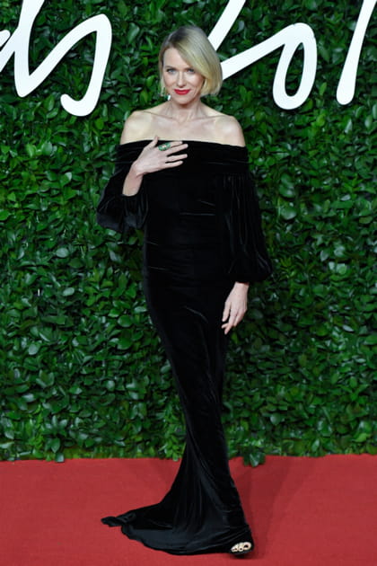 Naomi Watts en robe Burberry