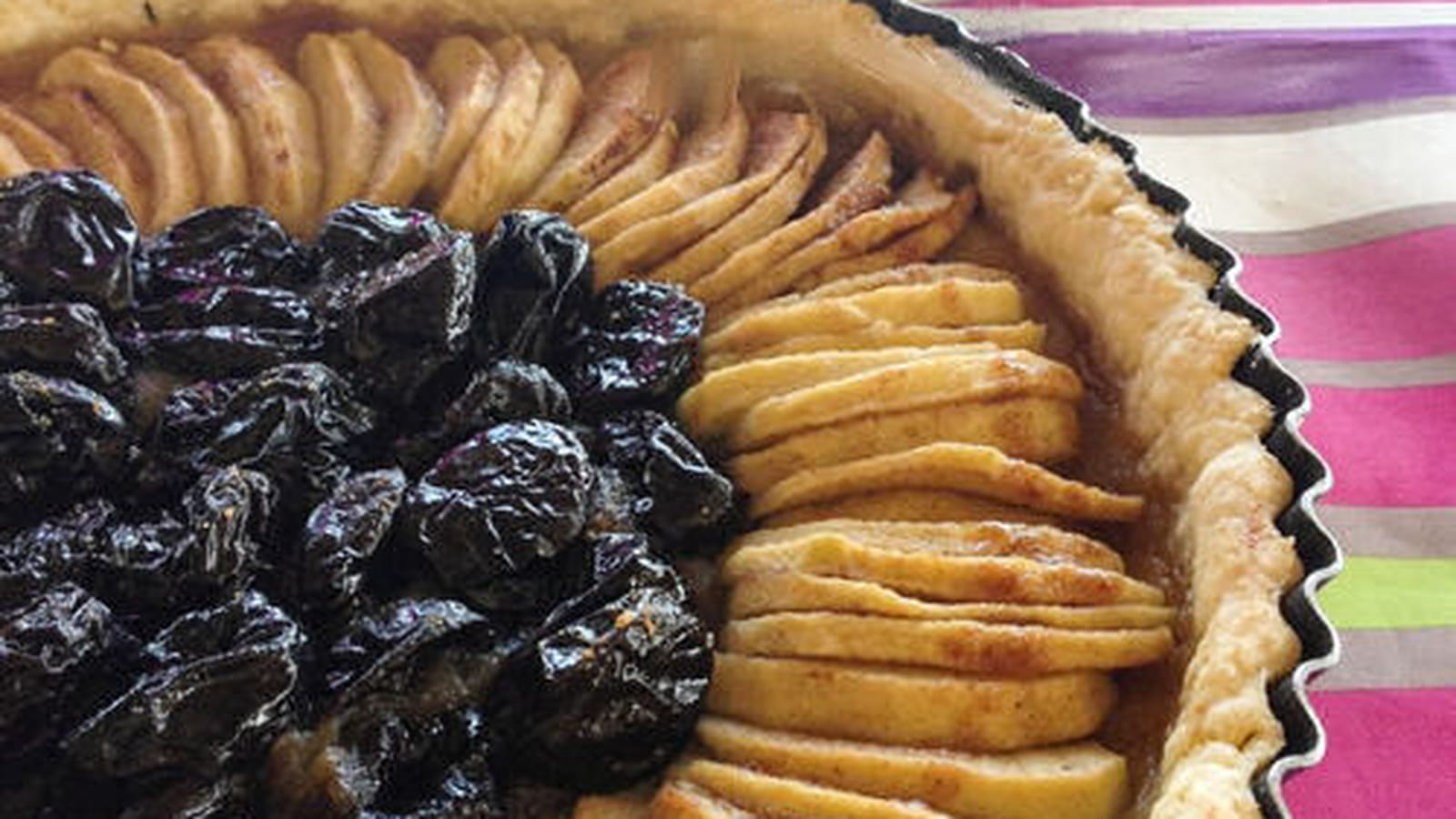 Tarte aux pommes et aux pruneaux