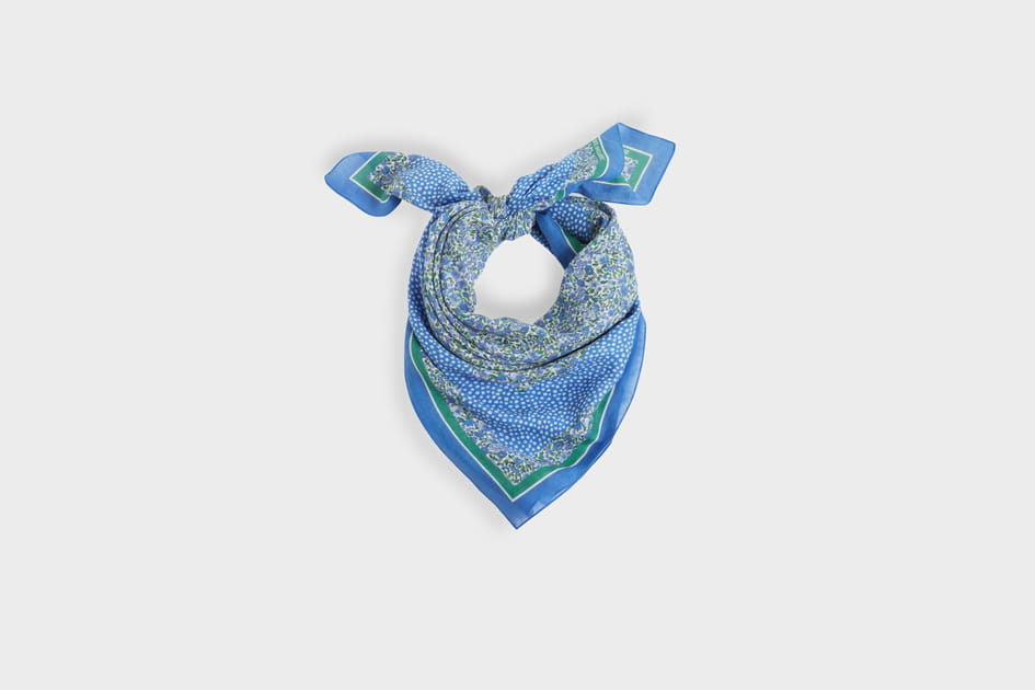 Un foulard bleu, Comptoir des Cotonniers
