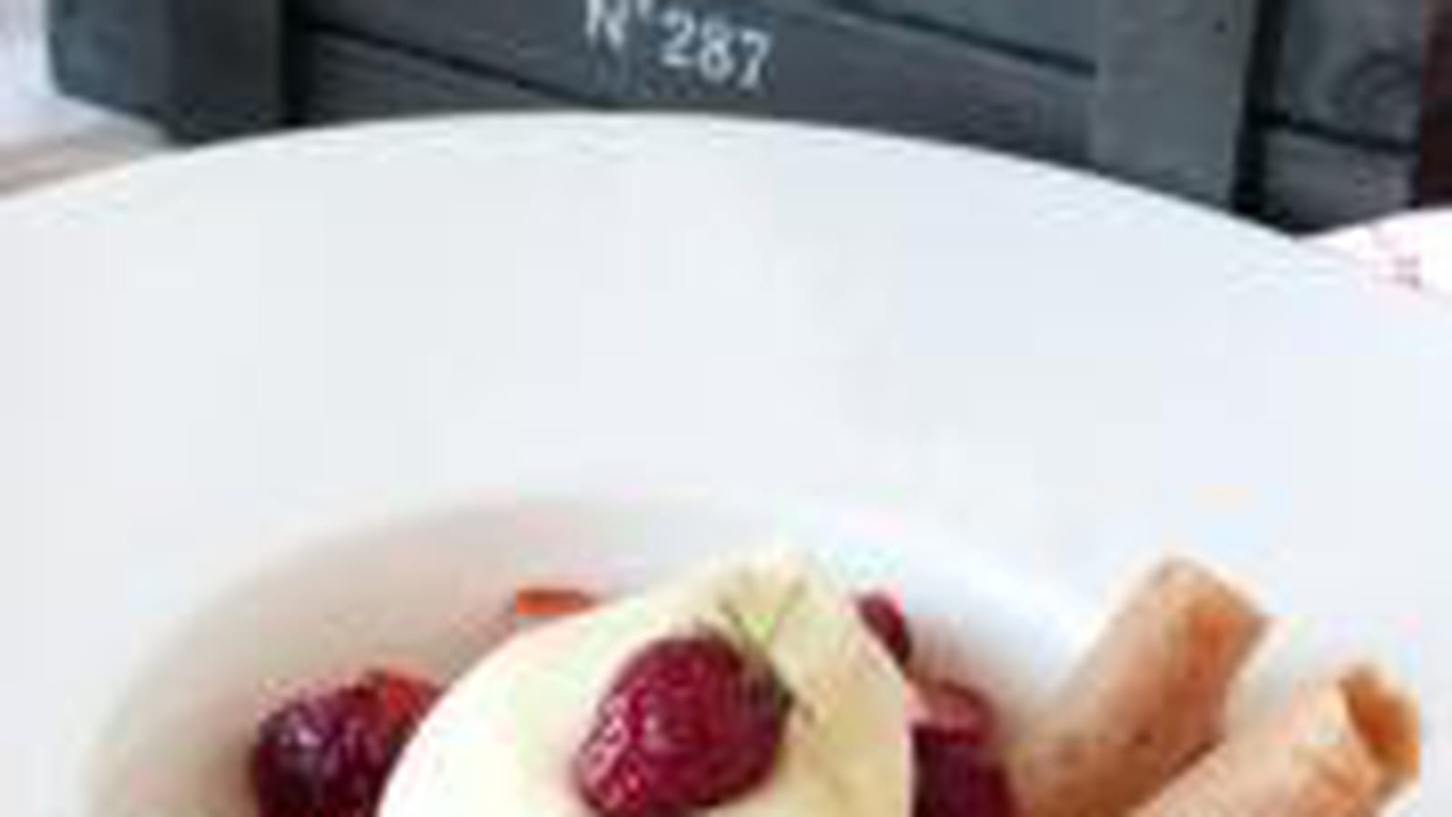 Fraises, crème fraîche