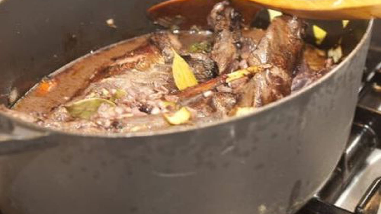 Civet de lapin au vin rouge