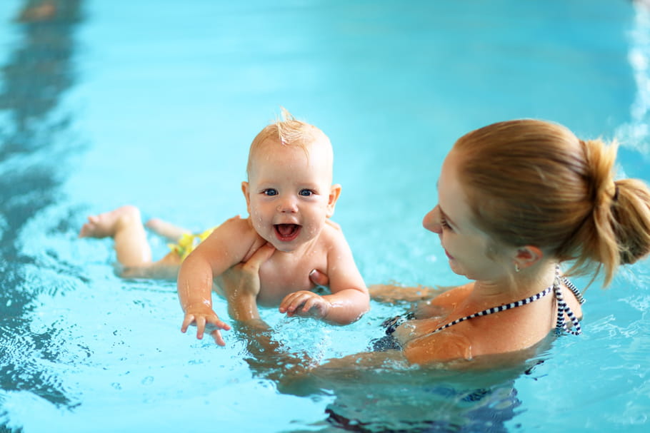 Cours de bébé nageur : quels bienfaits pour l'enfant ?