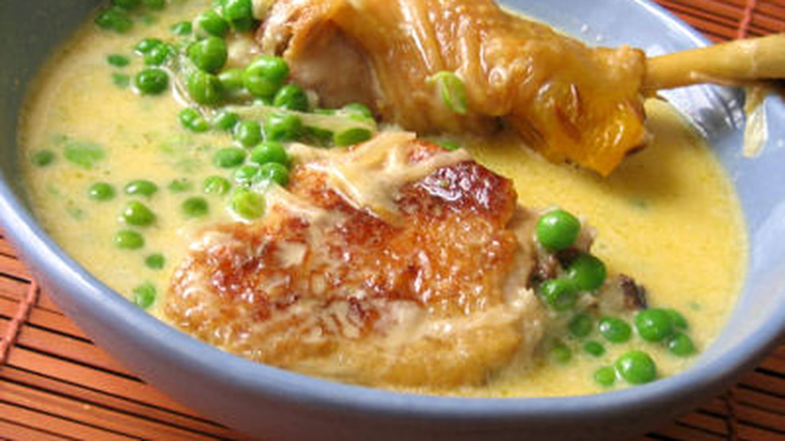 Fricassée de poulet crémeuse aux petits pois