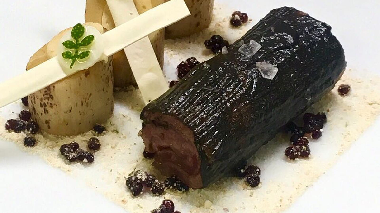 Boeuf charbon, coeur de palmier façon os à moelle