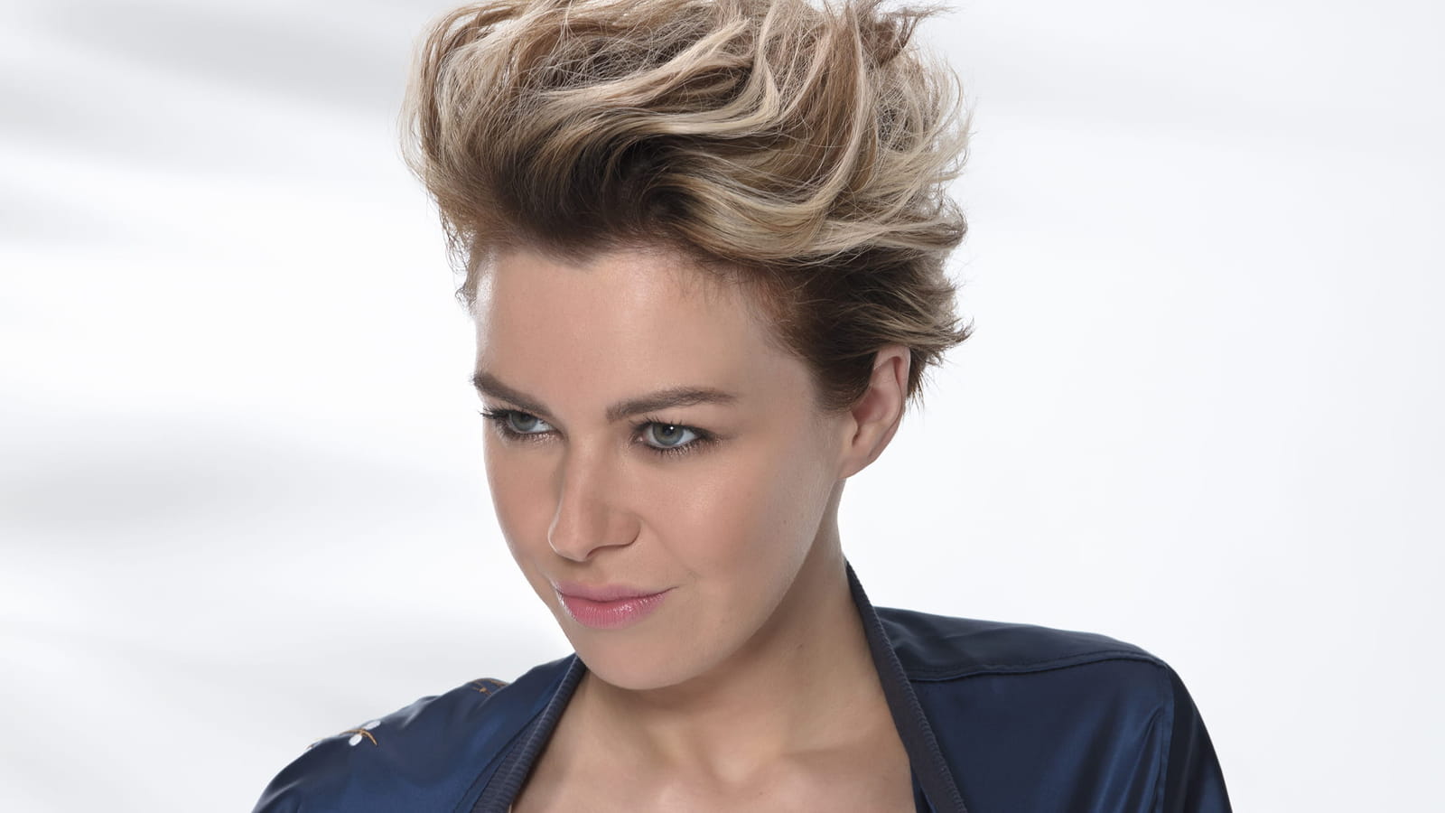 Coupe courte décolorée 