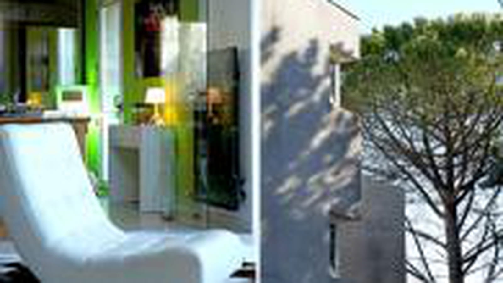 Cube dans la verdure