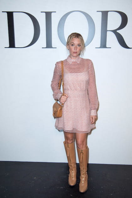 Apr&egrave;s&nbsp;: Ludivine Sagnier &agrave; 41&nbsp;ans en robe rose &agrave; pois transparente et bottes camel Dior