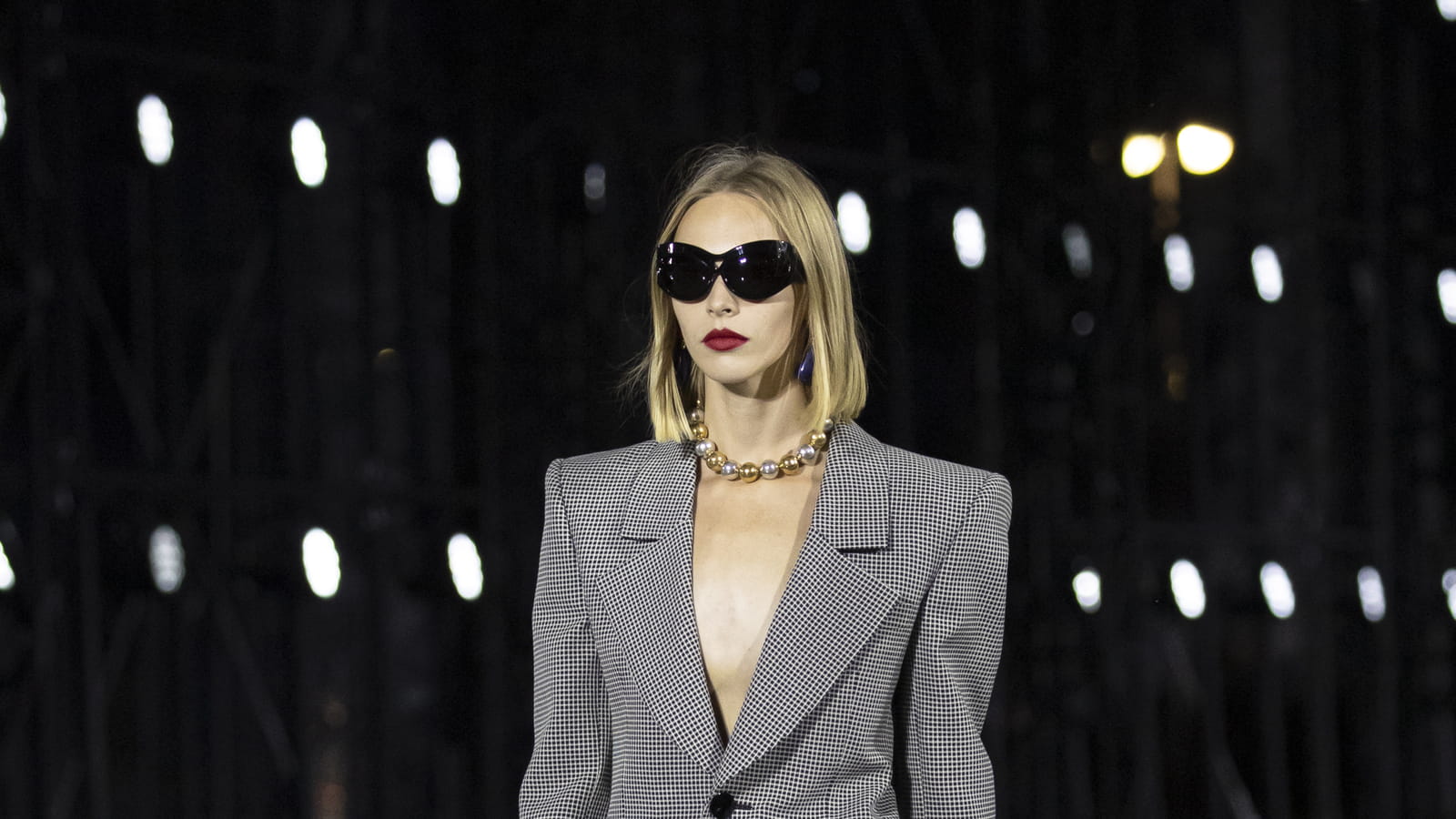Look 10