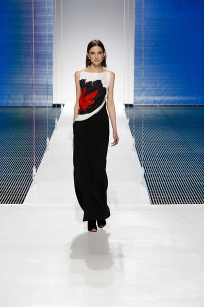 D&eacute;fil&eacute; Cruise 2015 : le haut imprim&eacute; "&eacute;toile Dior" sur jupe longue taille haute