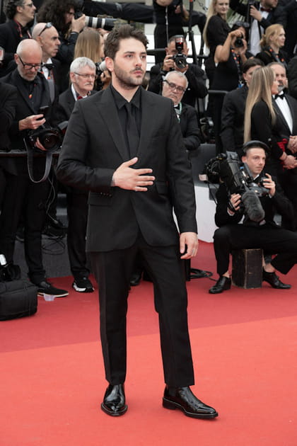 Xavier Dolan en costume noir Ami