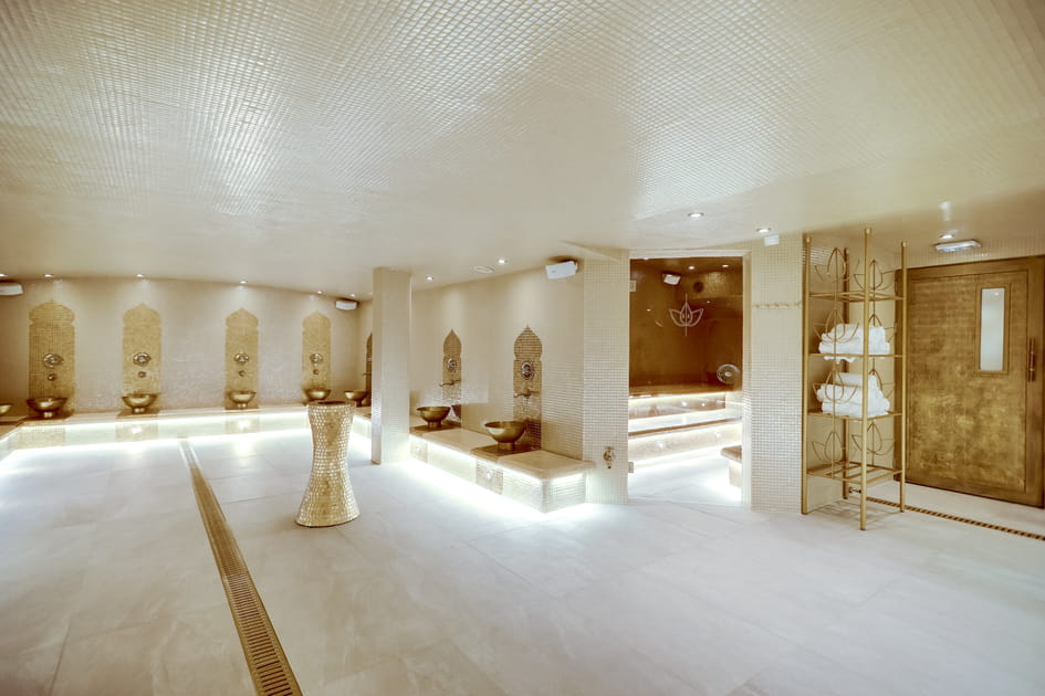 La formule &quot;L'Exalt&eacute;e&quot;, Les bains d'Alia