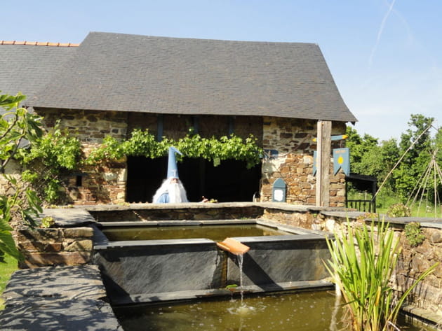 Un b&acirc;timent en ruine transform&eacute; en vivier