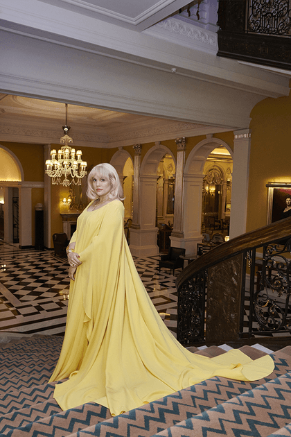 Emerald Fennell en Valentino