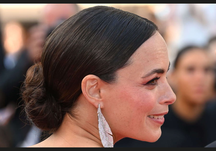 Le chignon sleek de B&eacute;r&eacute;nice Bejo