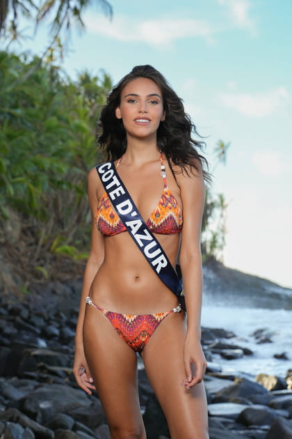 Karla Bchir (Miss Côte d'Azur) pose en maillot