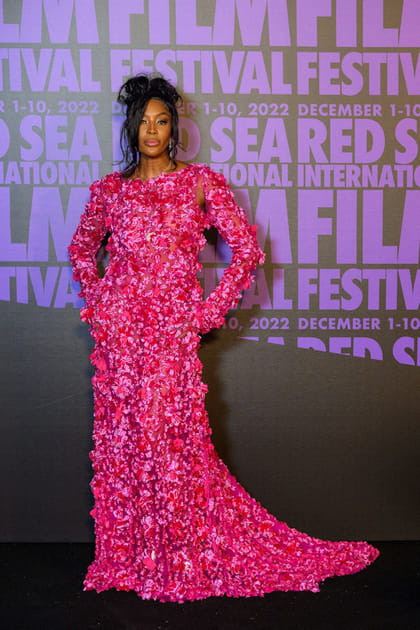 Naomi Campbell en robe rose fleurie