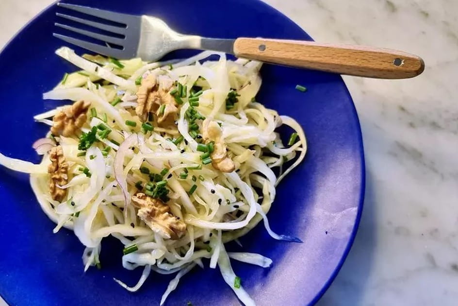 Salade de chou blanc marin&eacute;