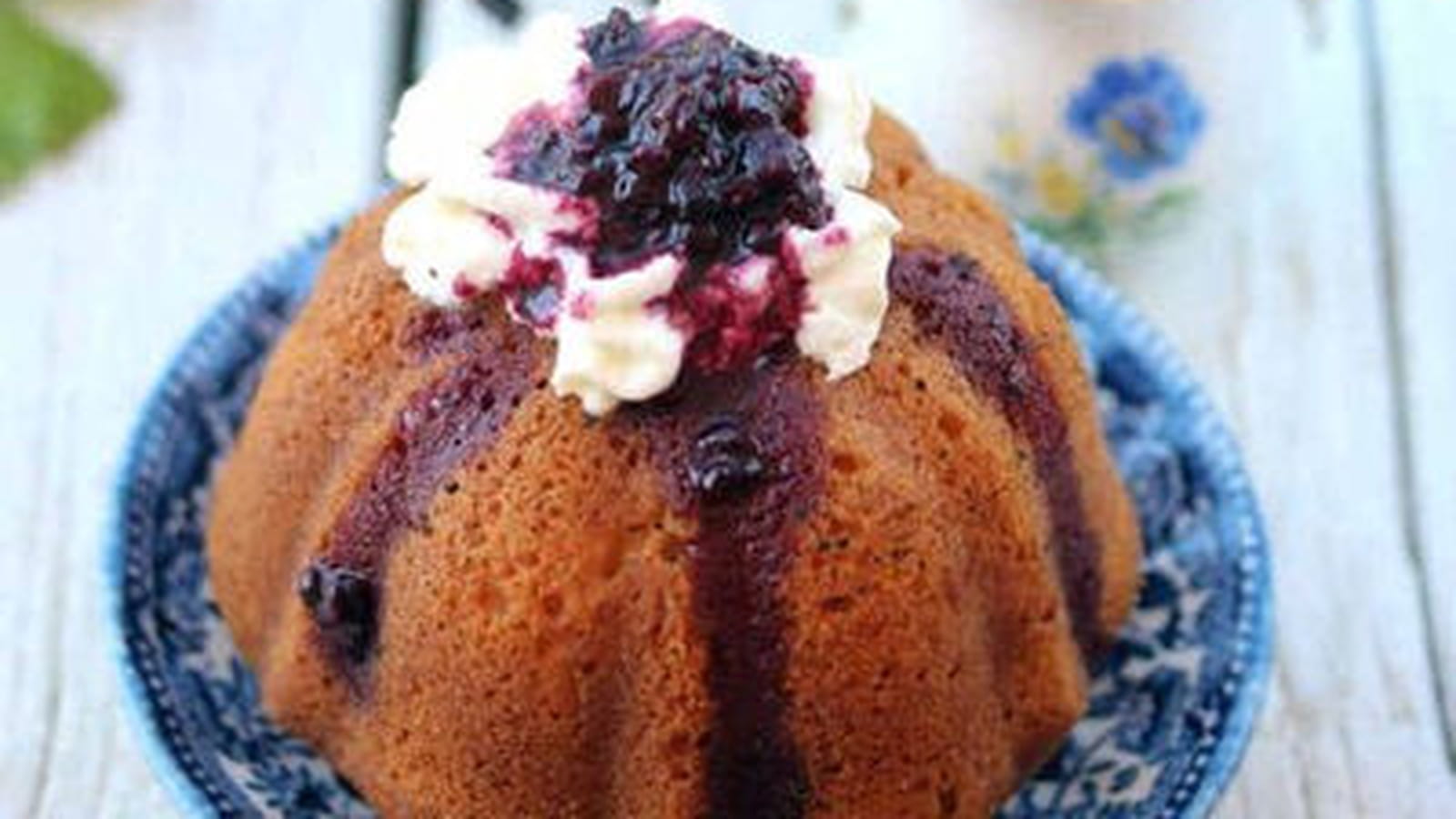 Bundt Cake à la vanille et confiture de mûres