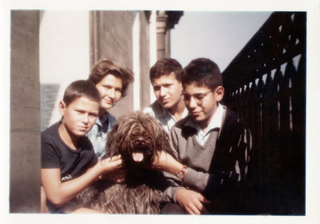 Simone et ses trois fils, rue Danton, ann&eacute;es 60