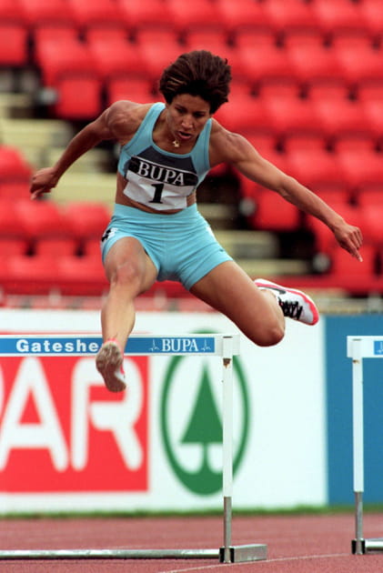 L'athl&egrave;te Nezha Bidouane en 1998