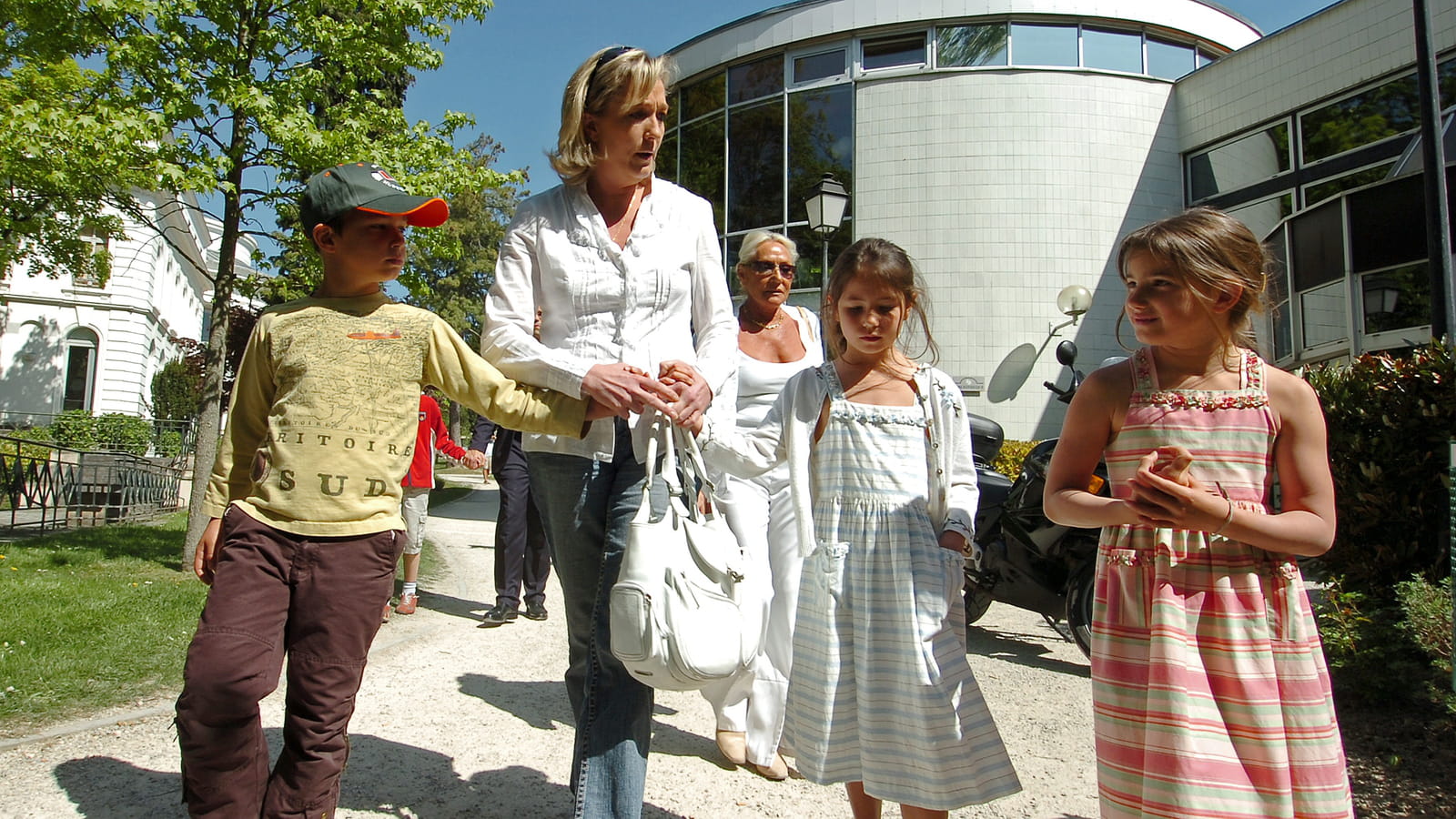 Marine Le Pen et ses enfants Louis, Mathilde and Jehanne en 2007