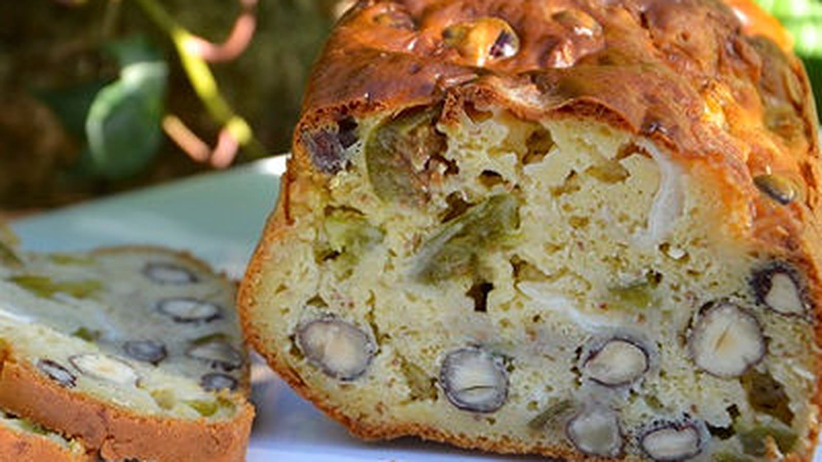 Cake aux figues, noisettes et chèvre