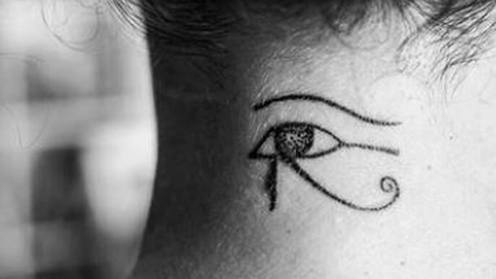 Œil d'Horus sur la nuque