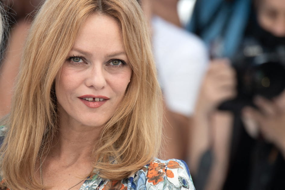 Vanessa Paradis, incandescente avec son brushing r&eacute;tro
