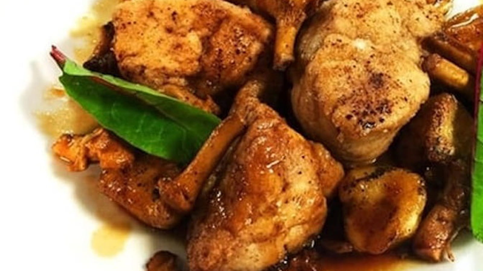 Ris de veau juste doré, petites girolles et gnocchi