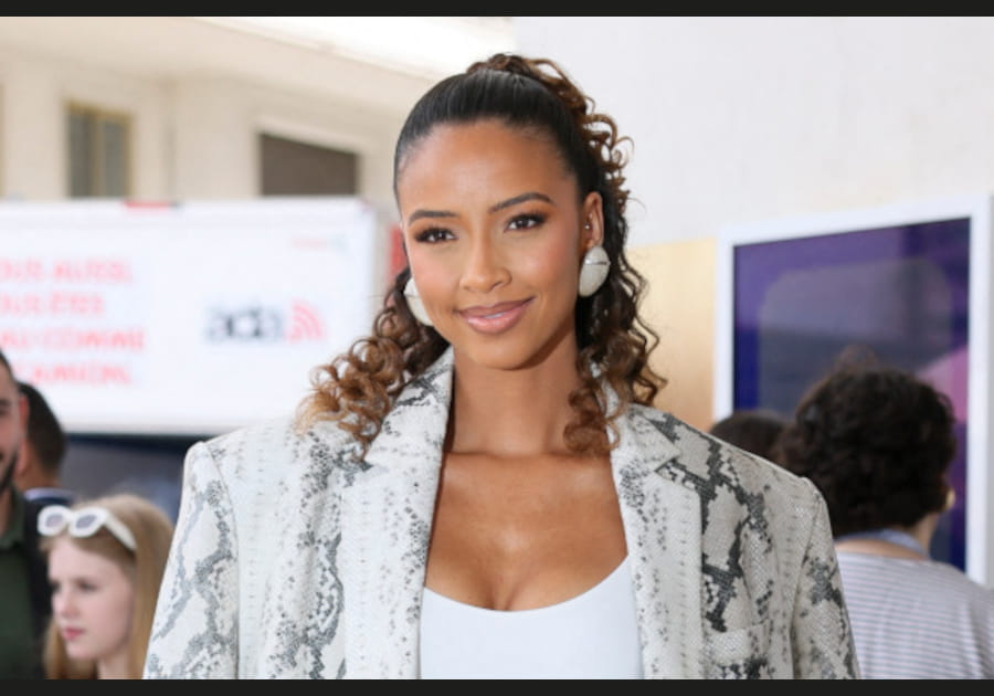 Top&nbsp;: la queue-de-cheval boucl&eacute;e de Flora Coquerel