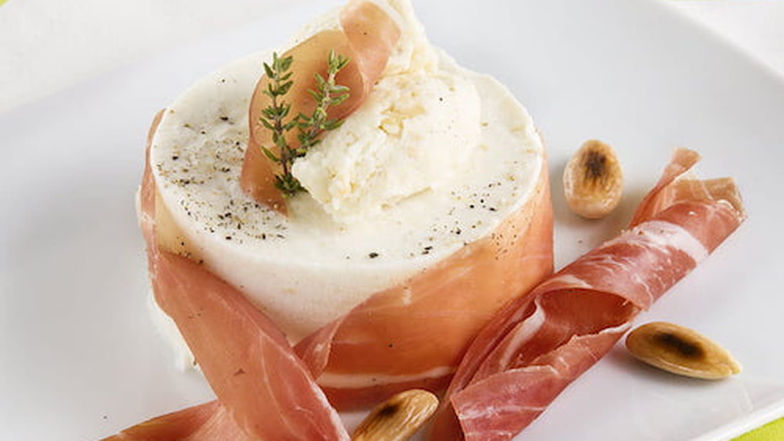 Crème bavaroise ricotta-gingembre et jambon de Parme