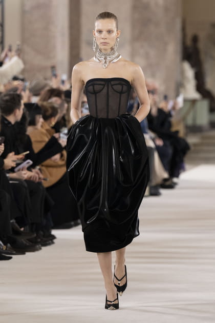 Look 5 du défilé Schiaparelli haute couture printemps-été 2024