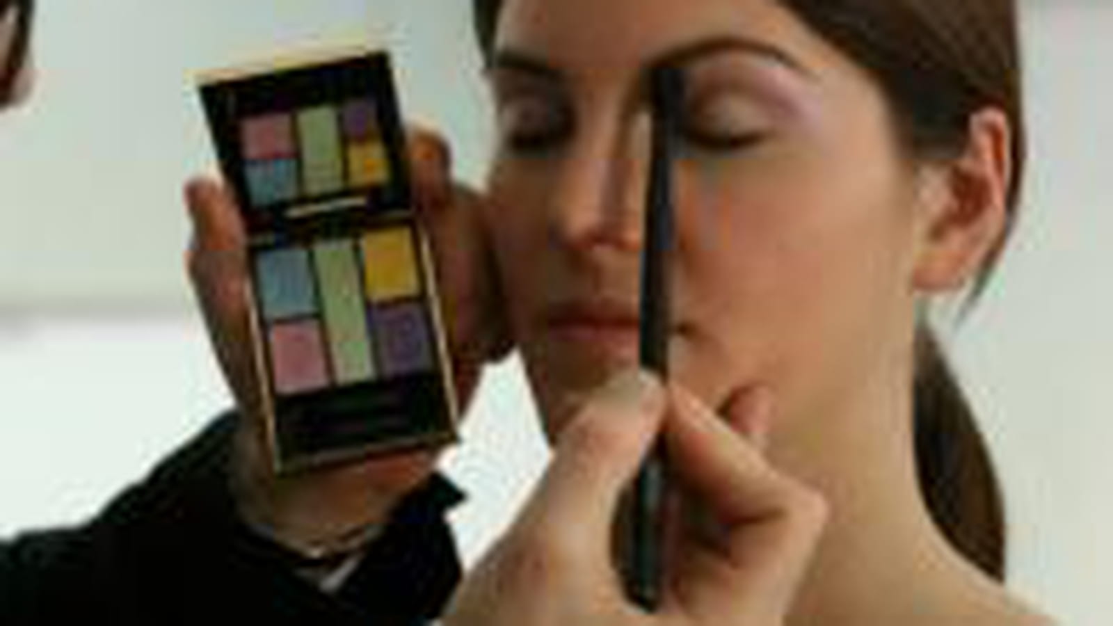 Adoptez le maquillage pastel en vidéo 