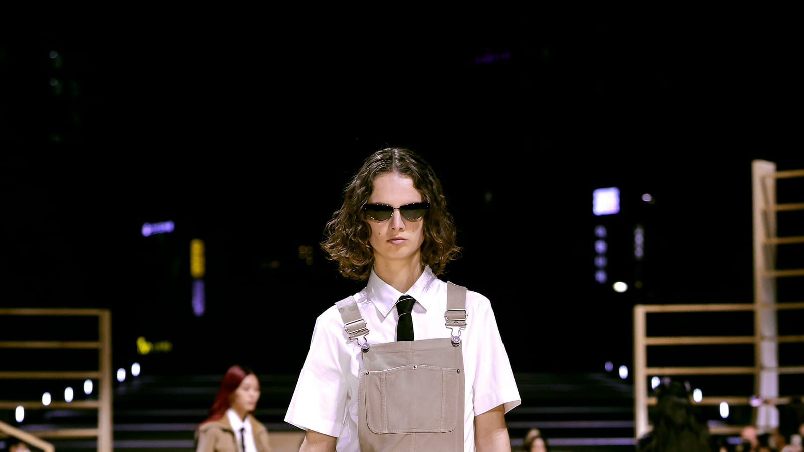 Look 16