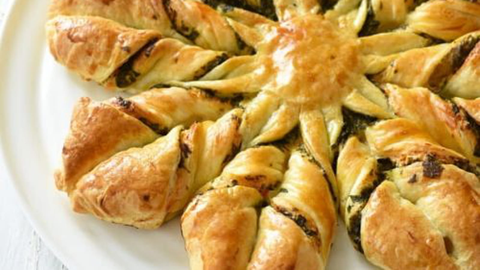 Étoile feuilletée au Frais de brebis Lou Pérac, épinards et saumon