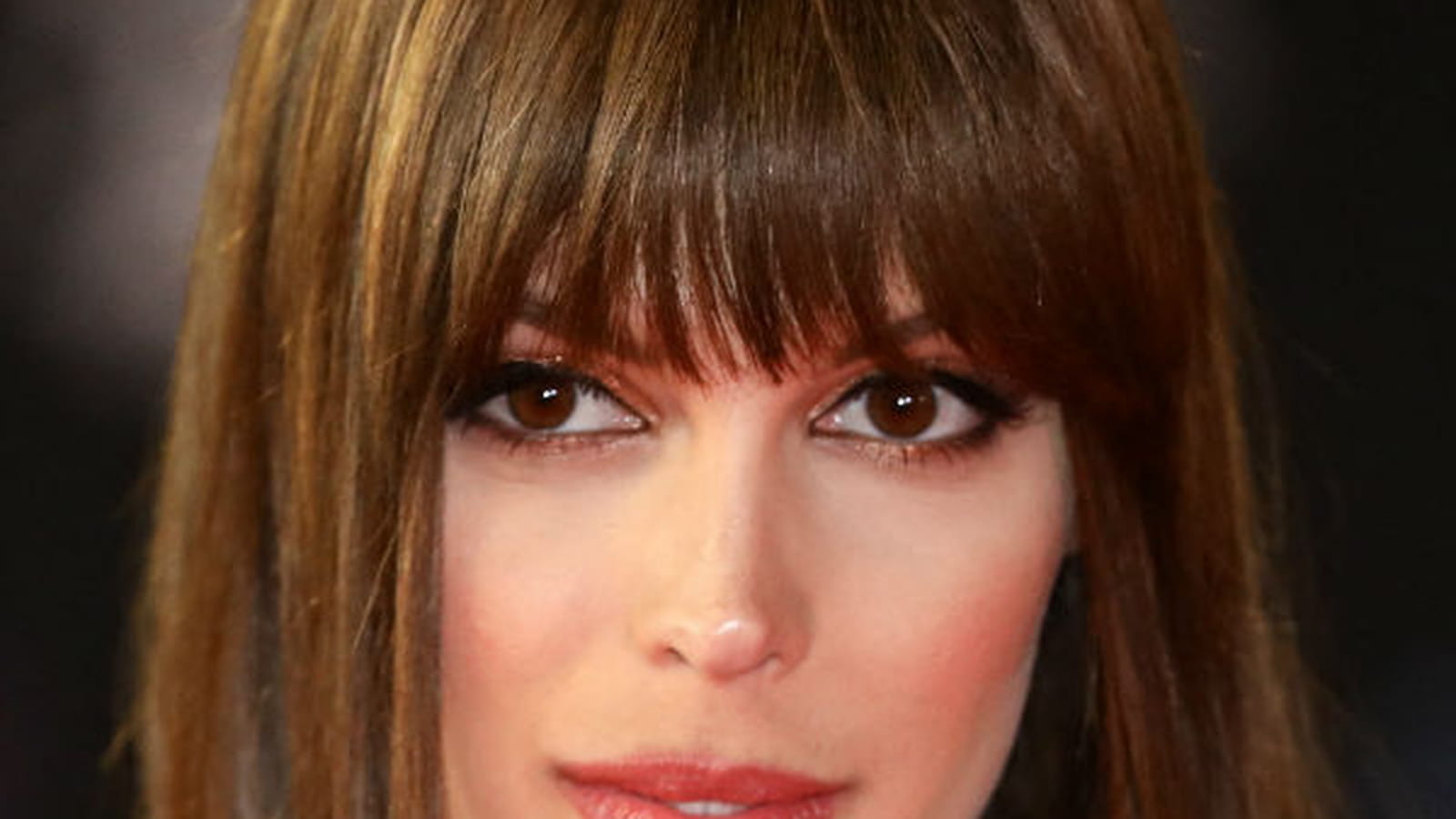 Iris Mittenaere avec une frange