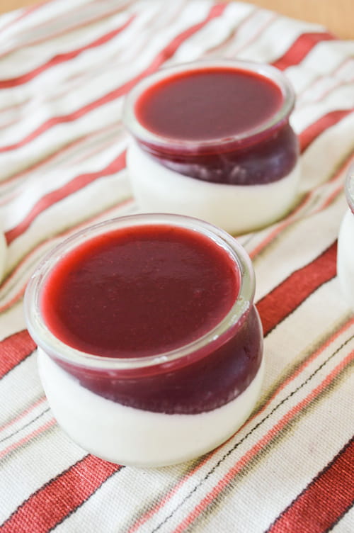 Panna cotta au coulis de cerises