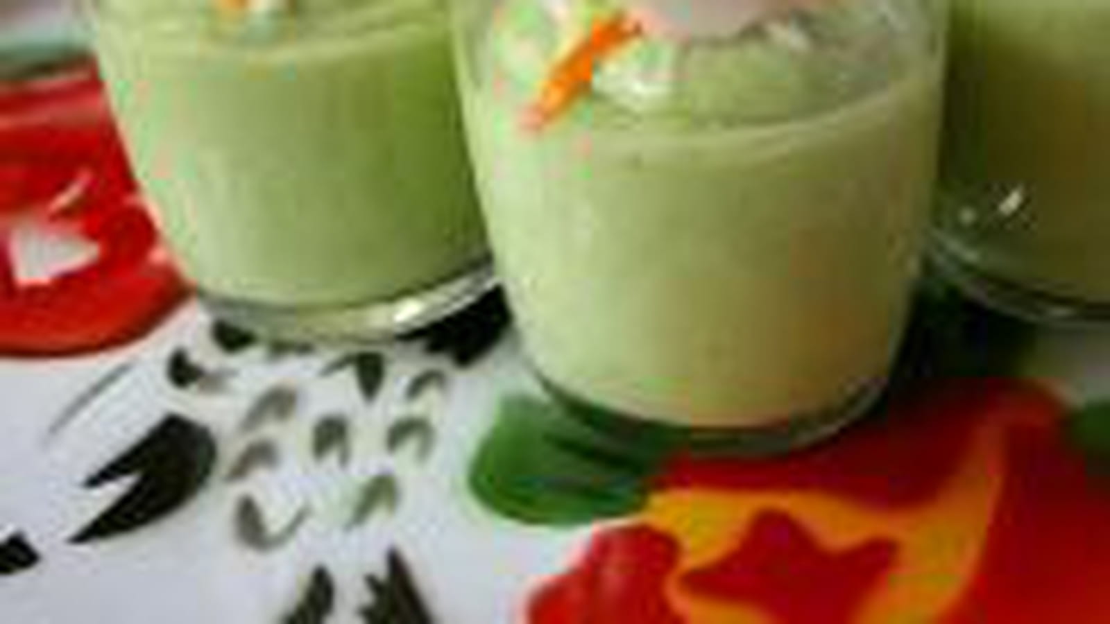 Verrines avocat, concombre et surimi