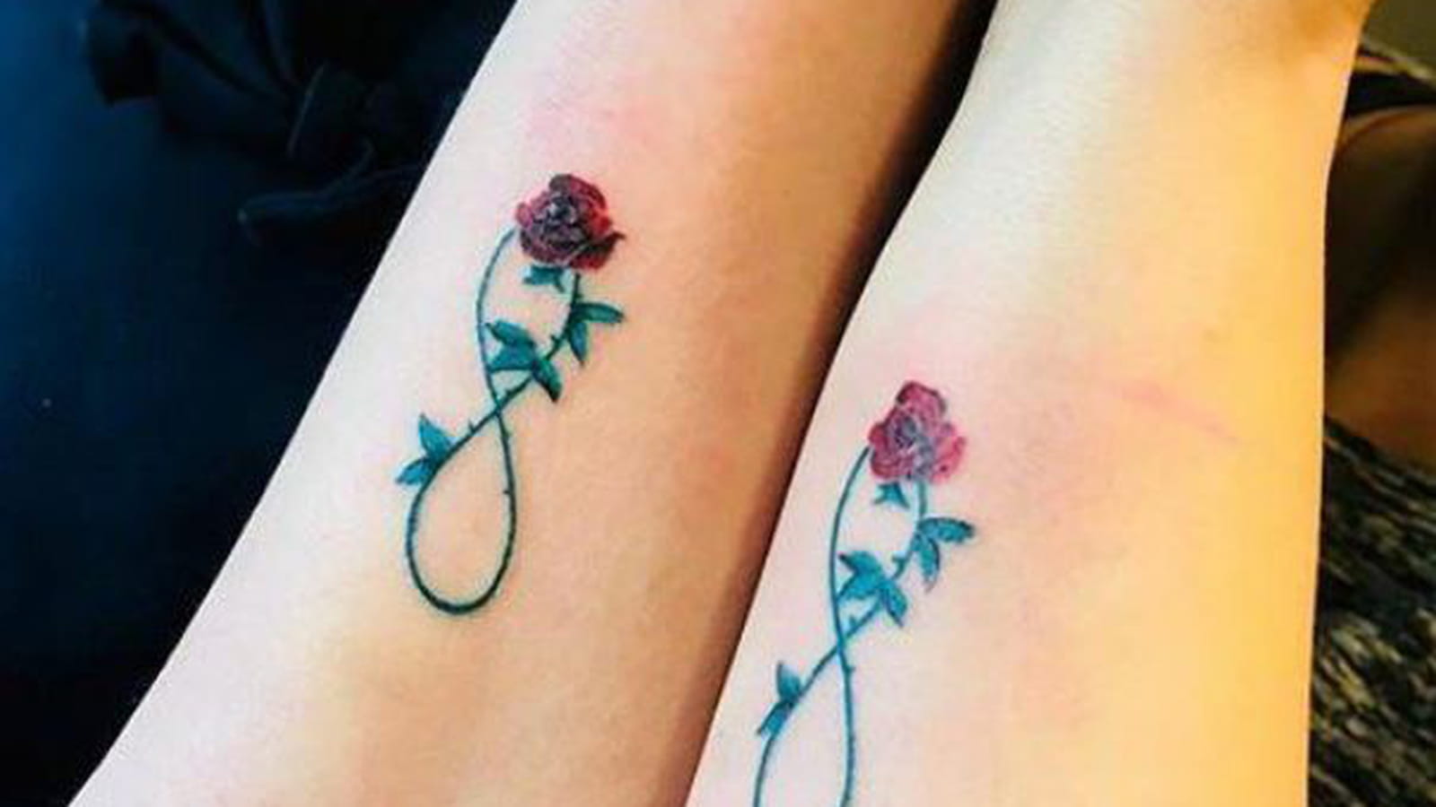 Roses infinies sur l'avant-bras