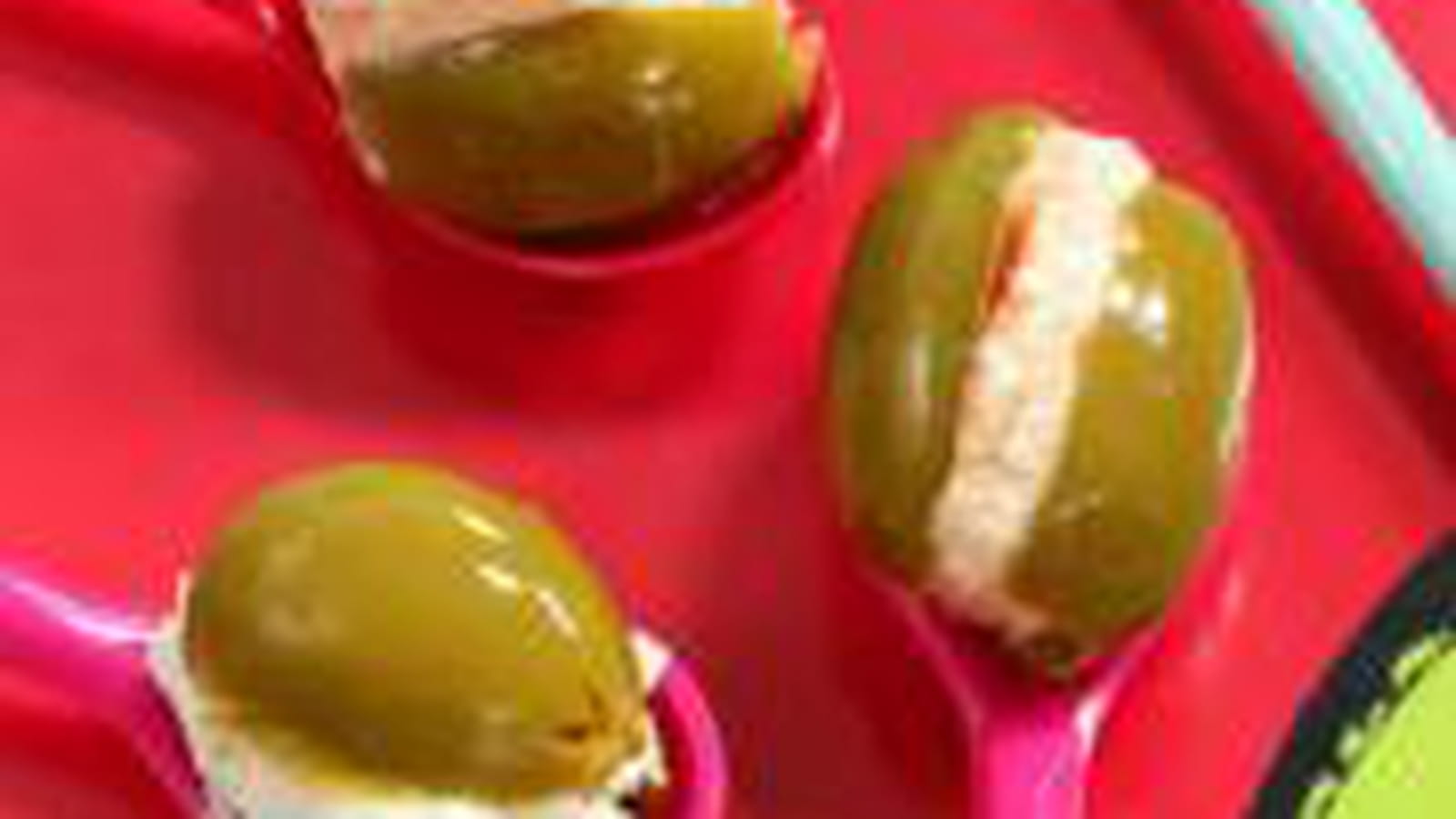 Bonbons d'olives vertes au fromage de chèvre frais