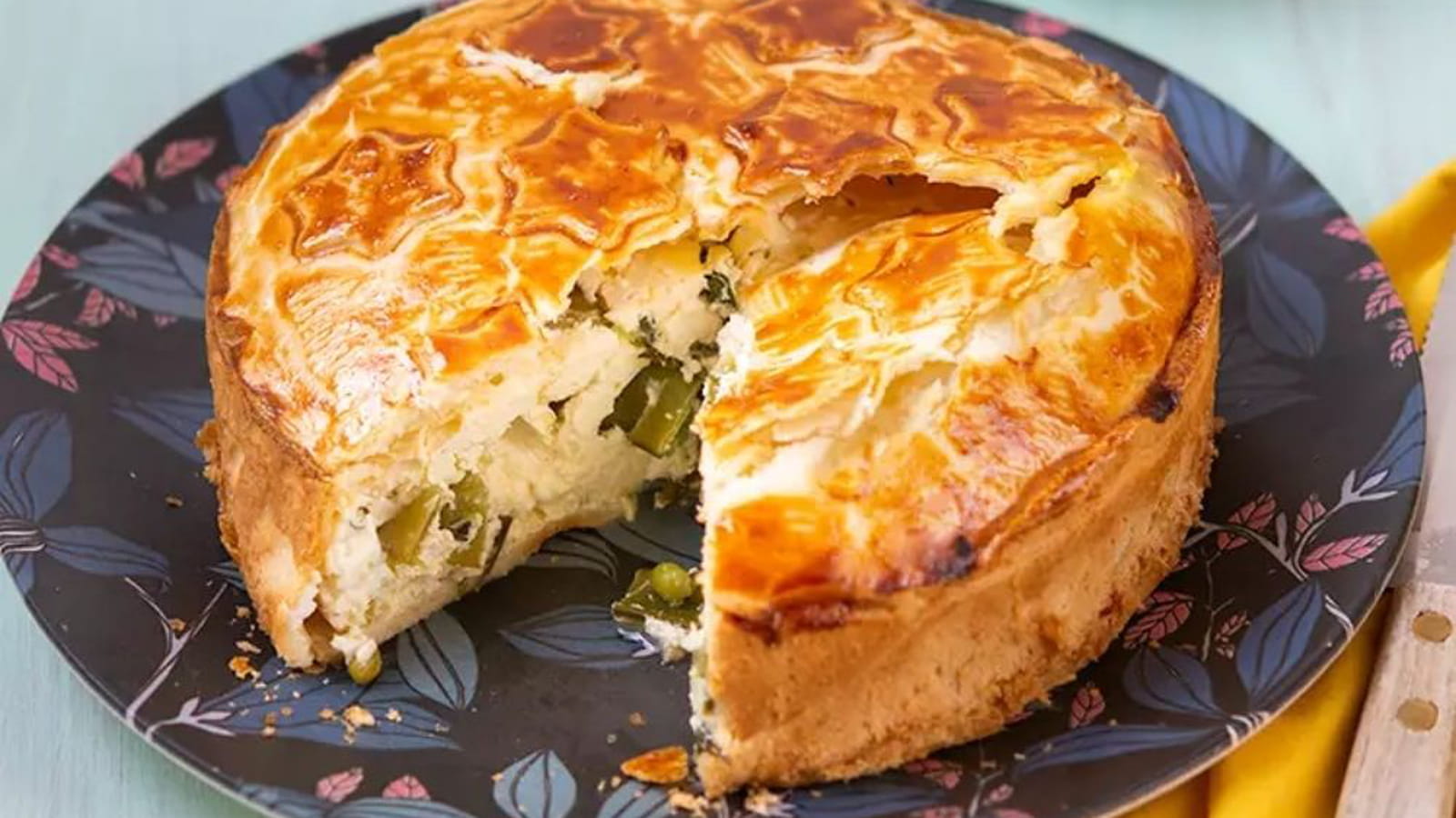 Tourte de Pâques aux pois sucrés, feta et menthe