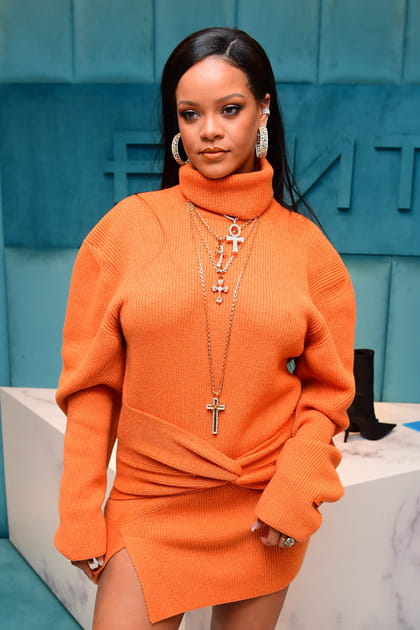 Rihanna avec des chaînes longues et mi-longues