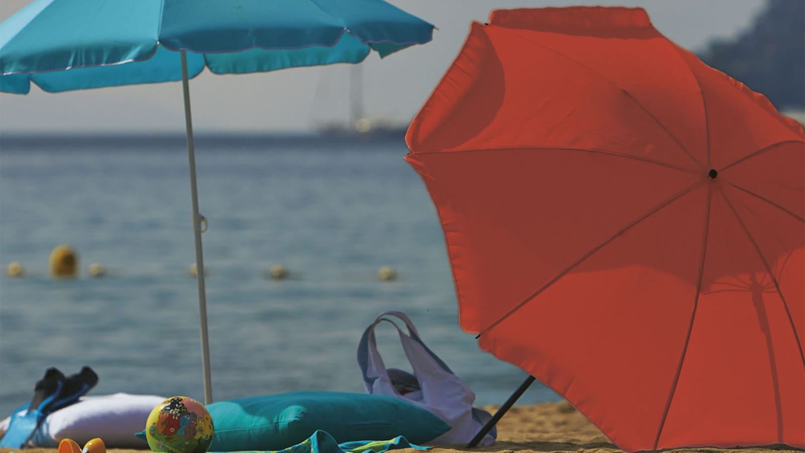 Parasol corail et bleu