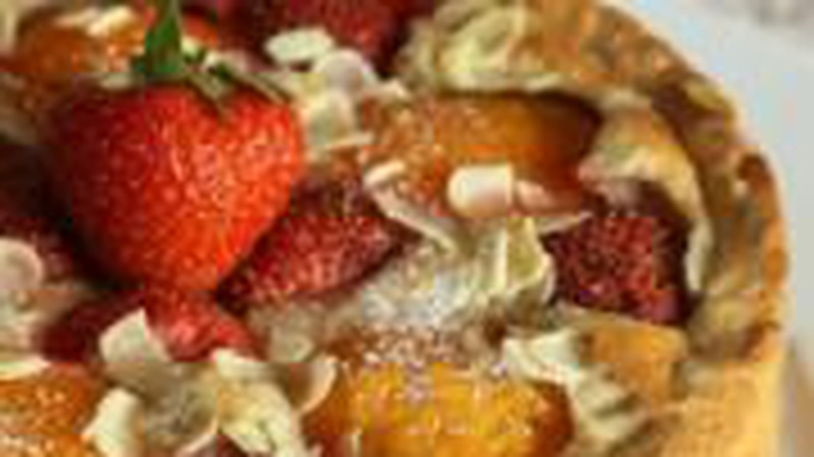 Tarte aux amandes, abricots et fraises