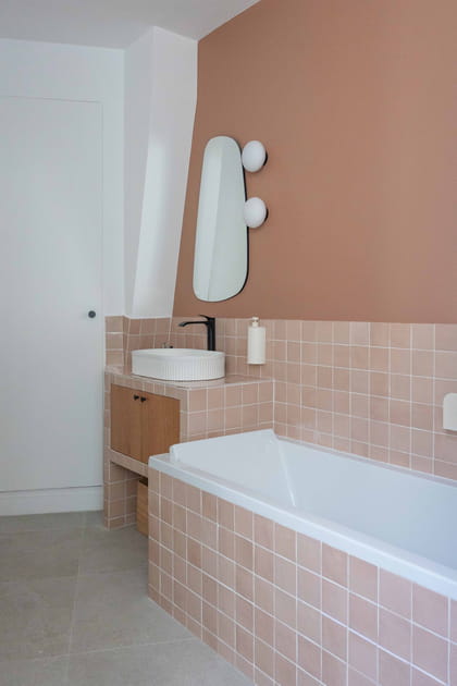 Apr&egrave;s&nbsp;: une salle de bains d&eacute;licate aux tons rose poudr&eacute;