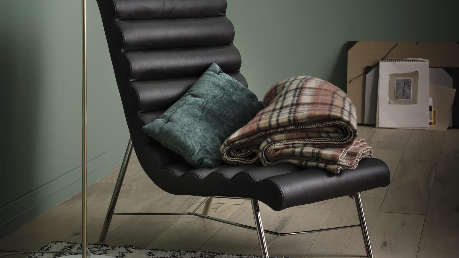 Fauteuil et luminaire