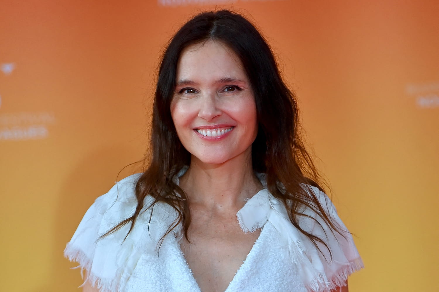 Even on a trip, Virginie Ledoyen does not sacrifice the style