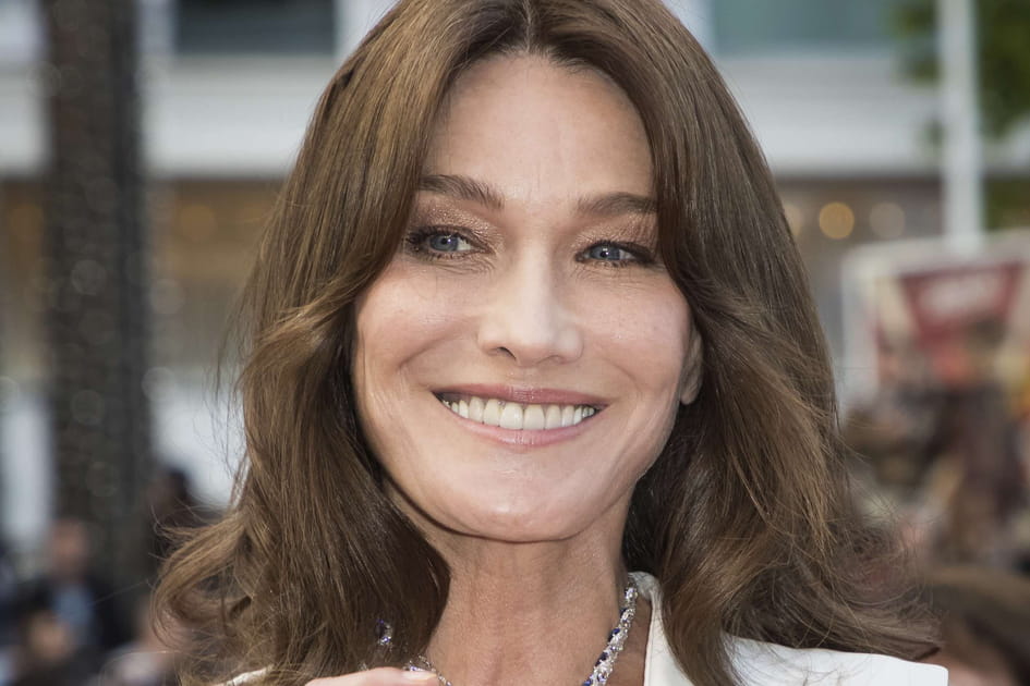 Carla Bruni, parfaite avec ses paupi&egrave;res brillantes